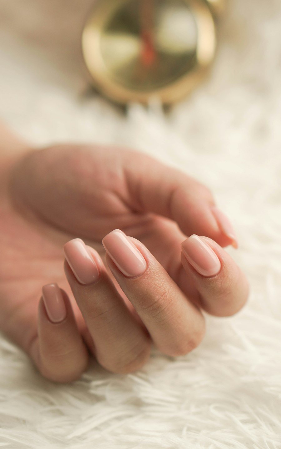 Unhas nude bem cuidadas