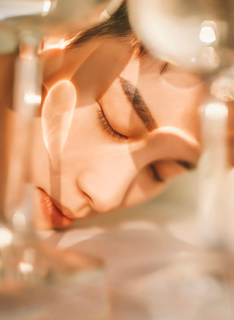 Pele iluminada após tratamento facial