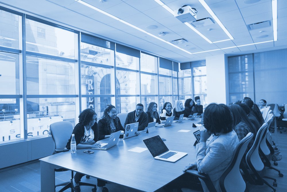 Reunião de equipe em escritório