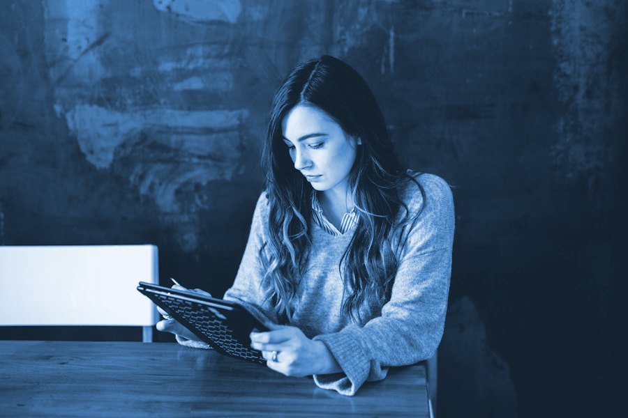 Cliente acompanhando o caso pelo tablet